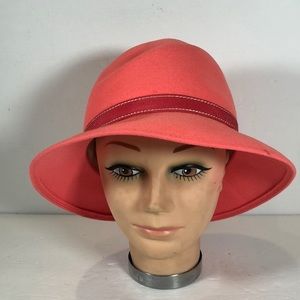 Vintage Georgi Womens Hat Peach Wool Felt with 1/2" Ribbon
